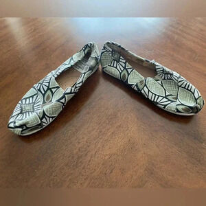 TOMS Womens Classic Print Abstract Canvas Slip-On Ballet Flat Taupe Size 7.5 NEW